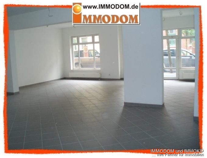 Blick zum Schaufenster Blick zum Schaufenster