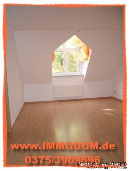 2-Zimmer-Dachwohnung in ruhiger & zentrumsnaher Grünlage von Zwickau zu vermieten! - Photo 4