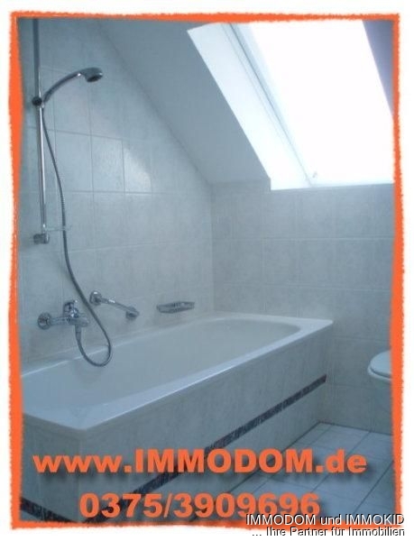 2-Zimmer-Dachwohnung in ruhiger & zentrumsnaher Grünlage von Zwickau zu vermieten! - Photo 1