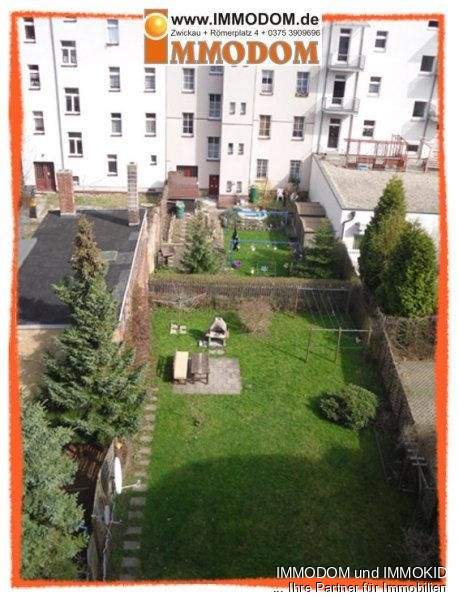 Blick vom Balkon ins grüne Carree