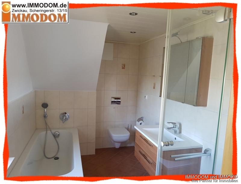 Bad mit Wanne und Dusche