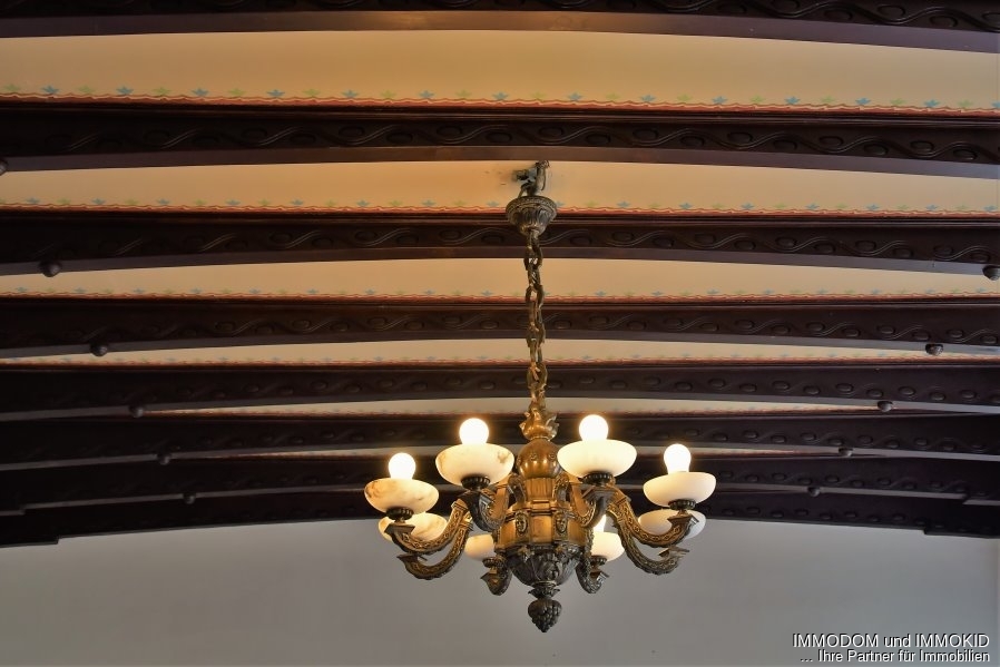 Decke mit Leuchter Decke mit Leuchter